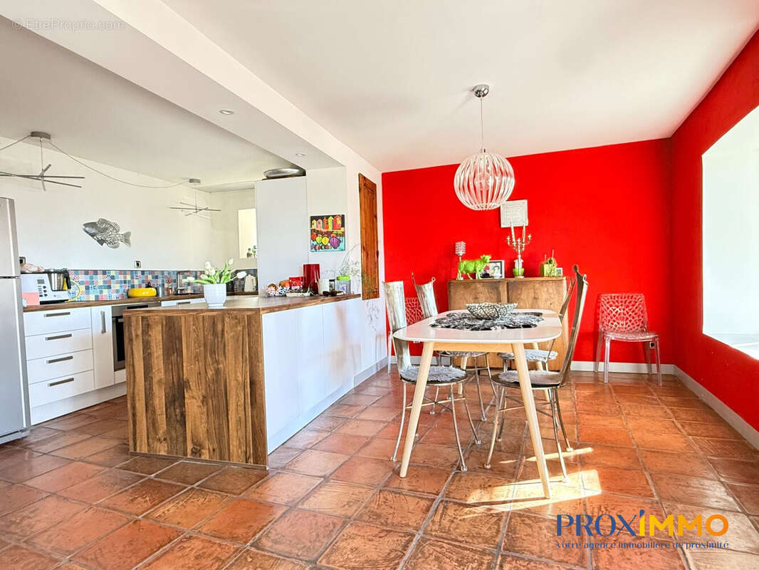 Maison 143 m² à La Buisse  - photo 2
