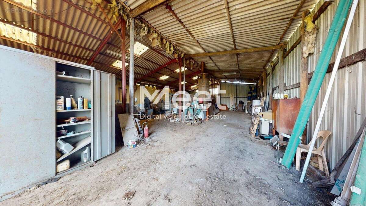 Commerce à EPINEAU-LES-VOVES