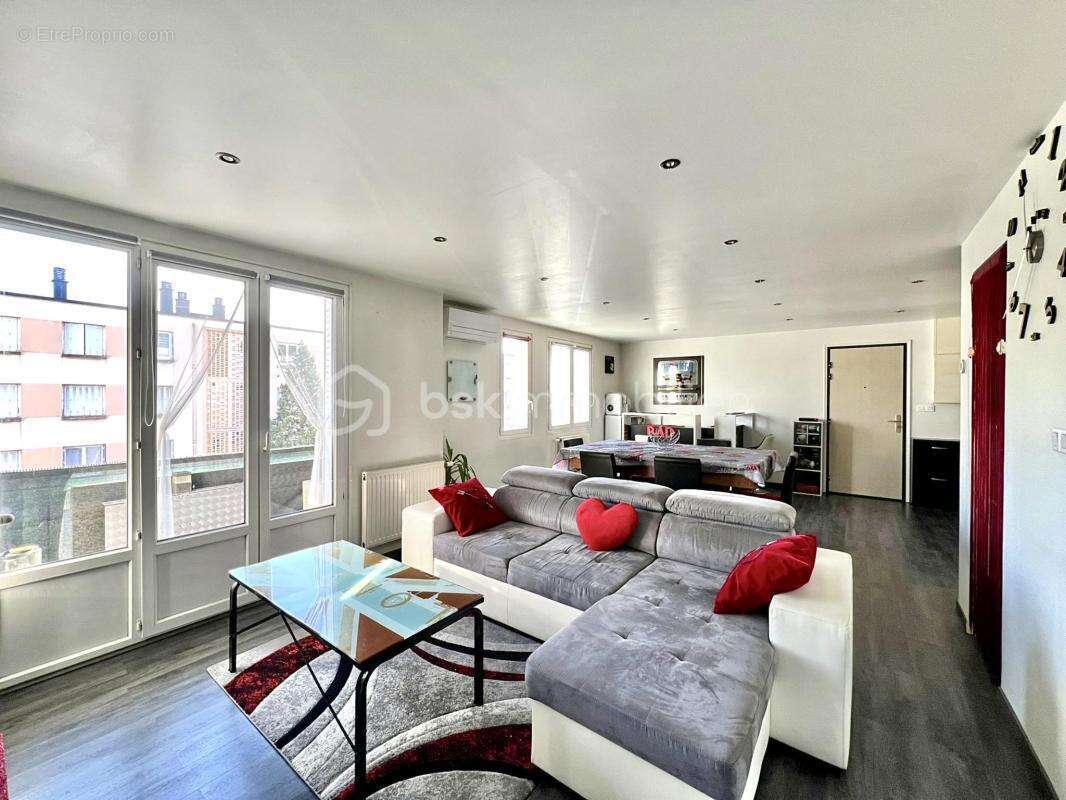 Appartement à LE PONT-DE-CLAIX