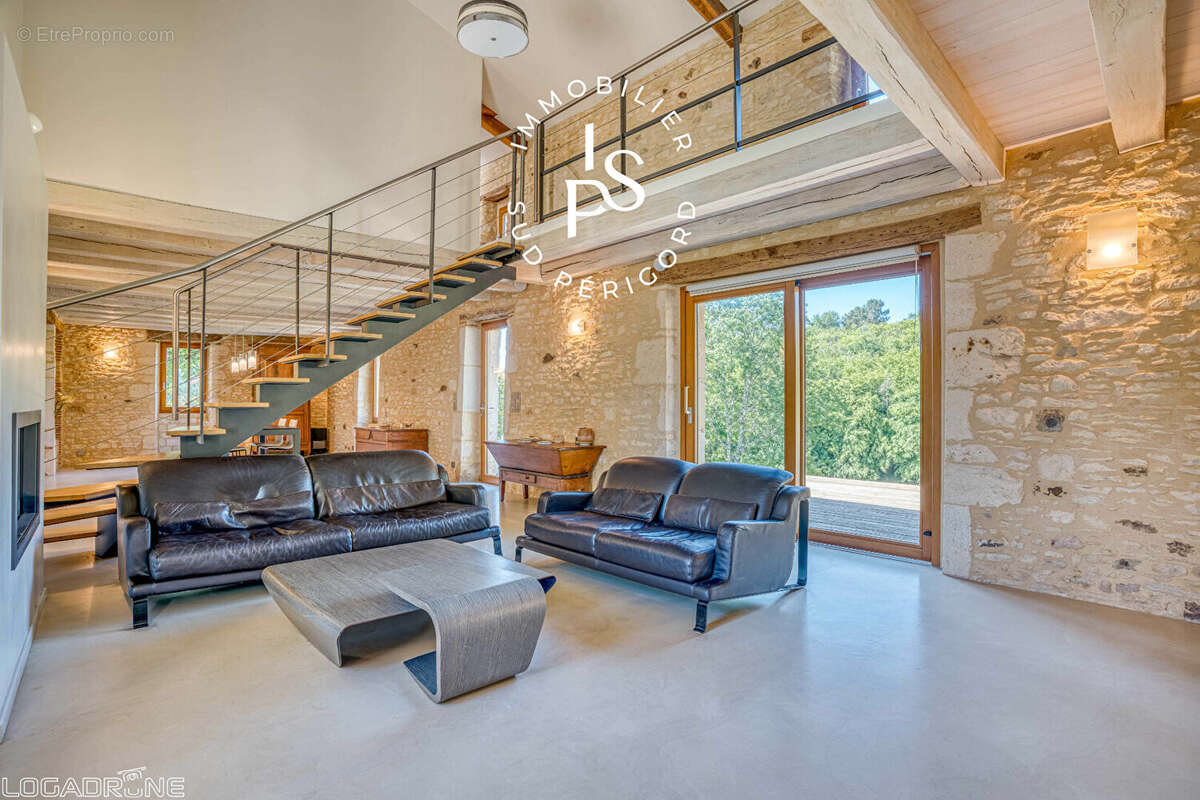 A proximité du chateau de Bonaguil ,Domaine de caractère du XVI siècle avec maison principale , gites - photo 4