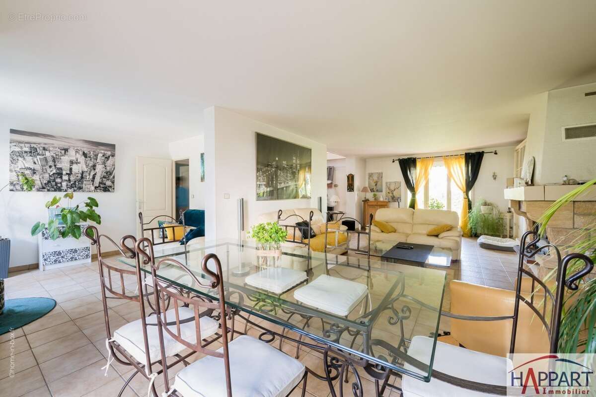 Maison 200 m² à Saint-Germain-Les-Corbeil  - photo 4
