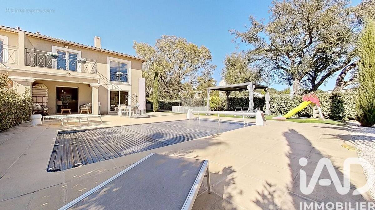 Photo 1 - Maison à ROQUEBRUNE-SUR-ARGENS