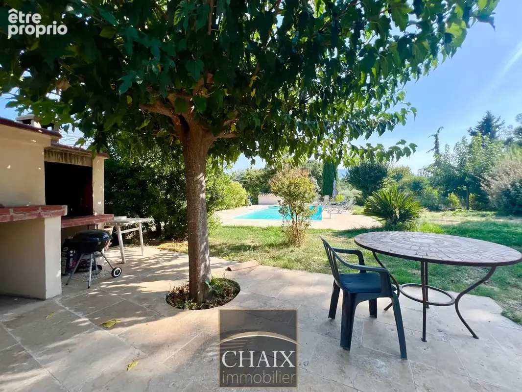 83640 SAINT ZACHARIE - Villa type 6 avce piscine vue collines - photo 22