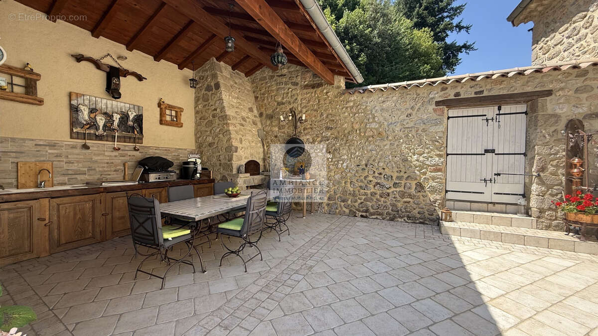 Maison à JAUJAC