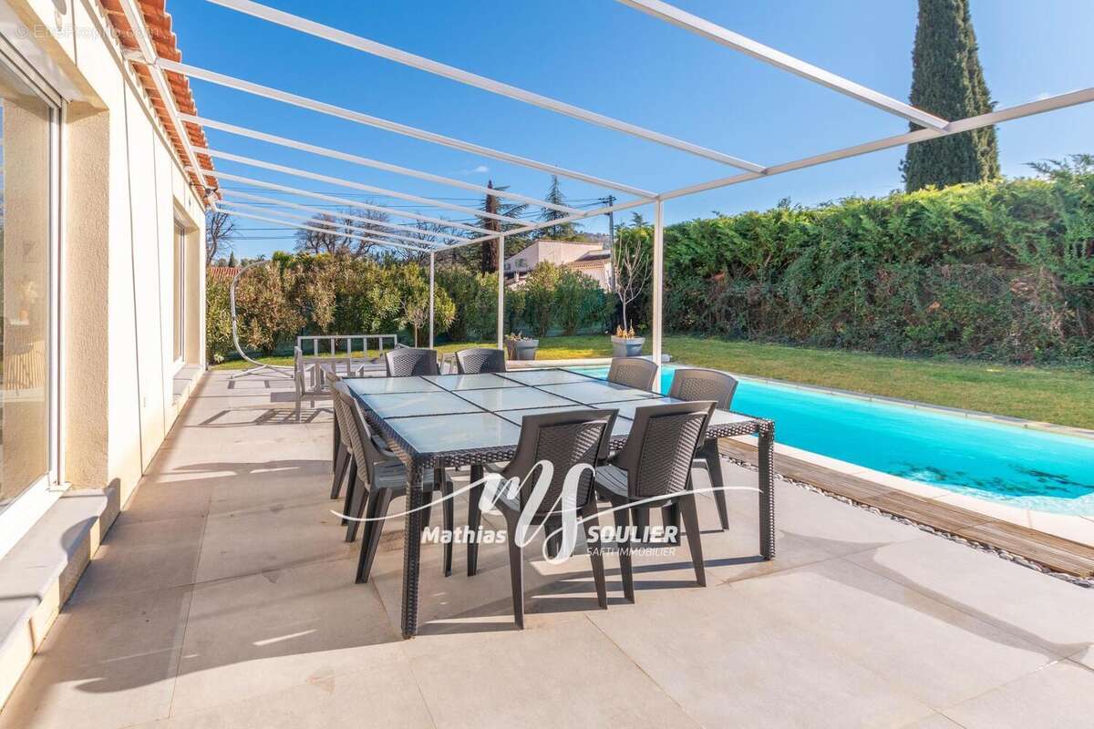 Photo 2 - Maison à LE PUY-SAINTE-REPARADE