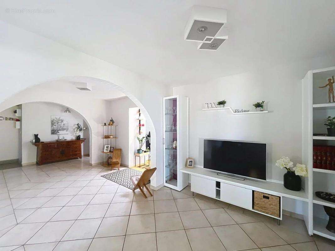 Maison à LES AVIRONS