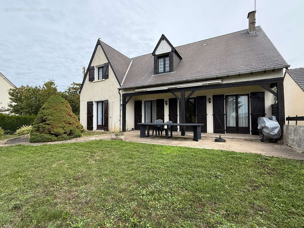 Maison à LES BORDES