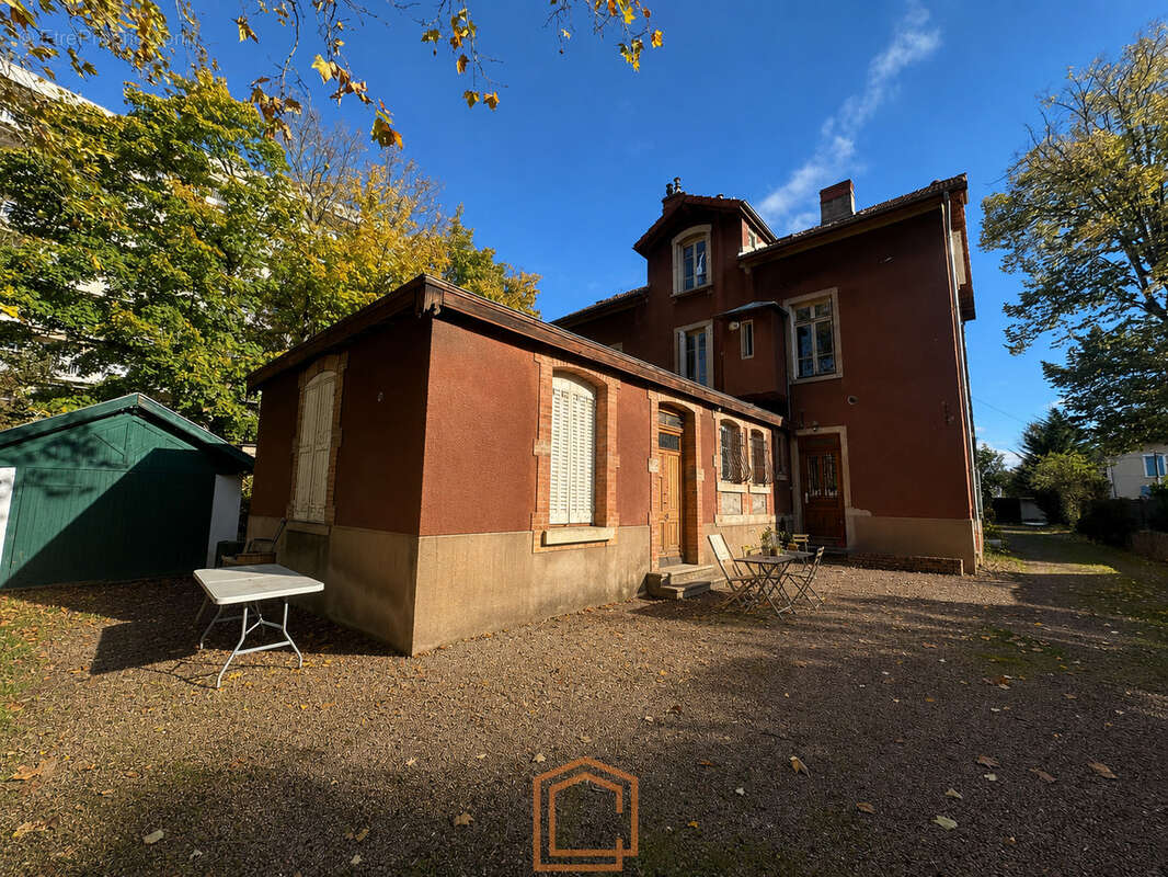 Bâtisse de caractère 297m2 sur terrain 1350 m2 - photo 2