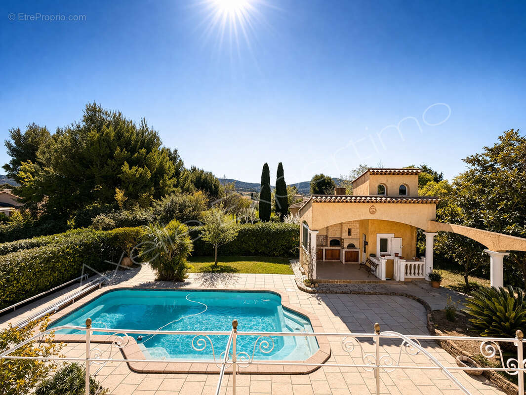 Maison à SAINT-CYR-SUR-MER