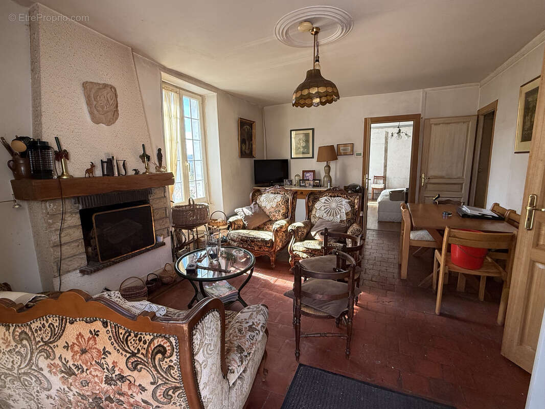 SANCERRE vue et exposée plein sud, elle offre une belle luminosité ! - photo 6