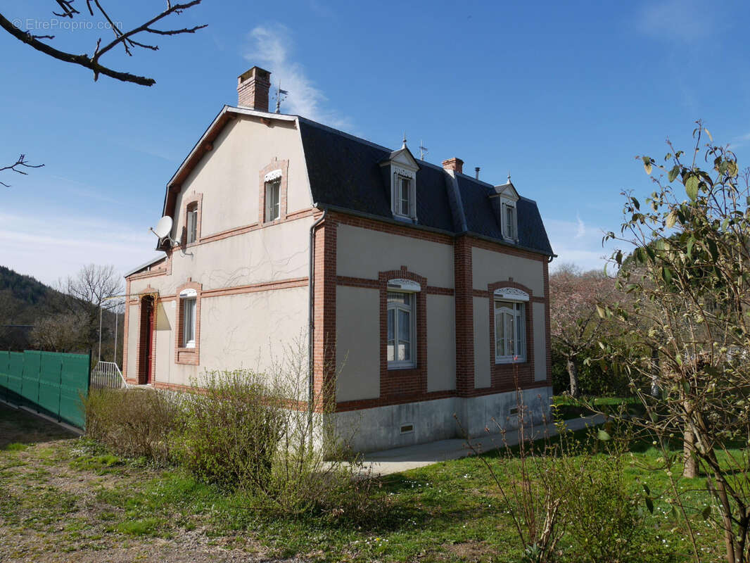 Maison à MONTREUILLON