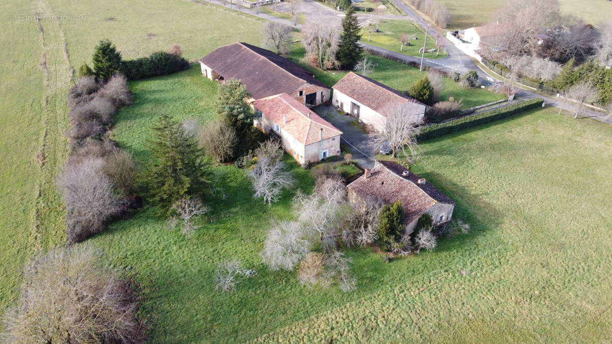 Maison à MAINZAC