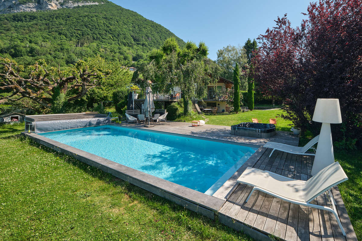 Maison à MENTHON-SAINT-BERNARD
