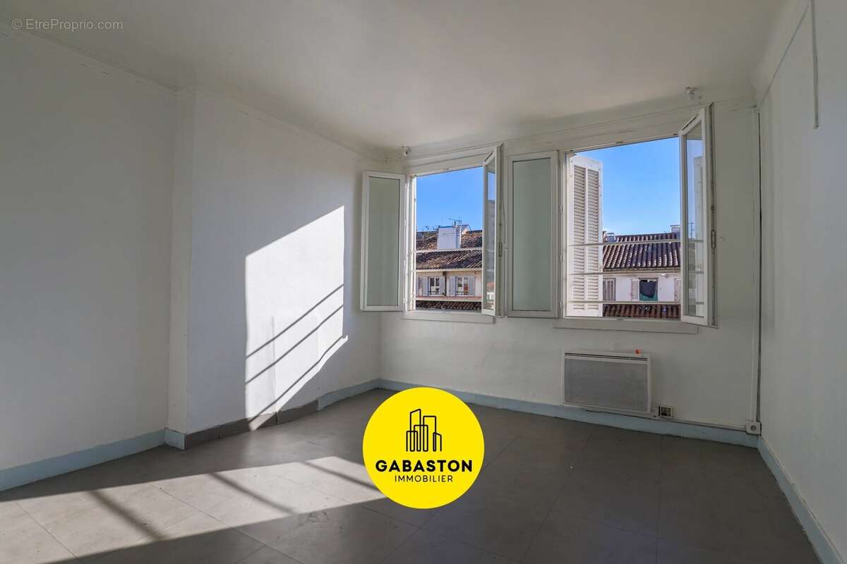 Appartement à MARSEILLE-1E