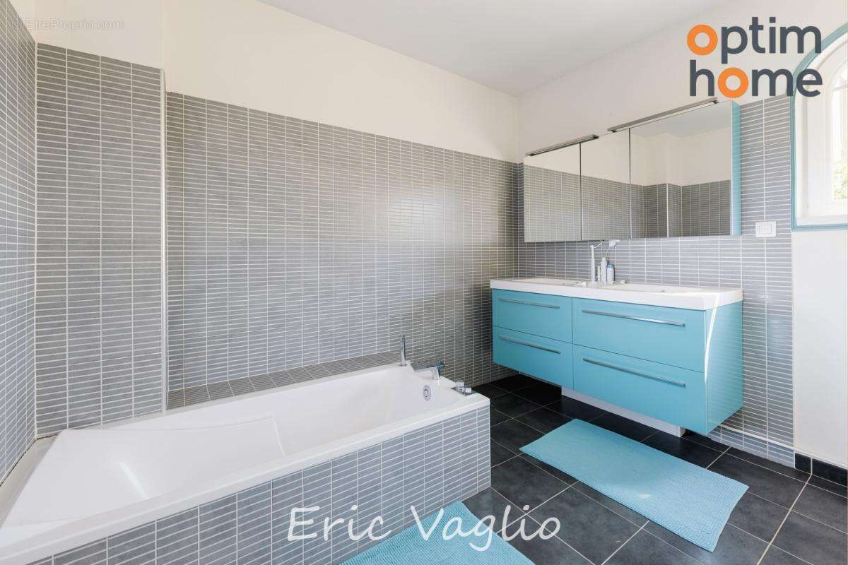 Bouc Bel Air (Aix à 10 mn) - Vente Belle Villa T5 de 269 M2, sur un terrain clos et arboré de 1257 M2 avec piscine, proche IBS,  - photo 25
