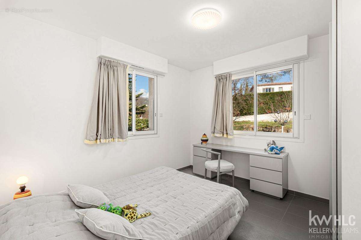 Maison à ROQUEFORT-LES-PINS