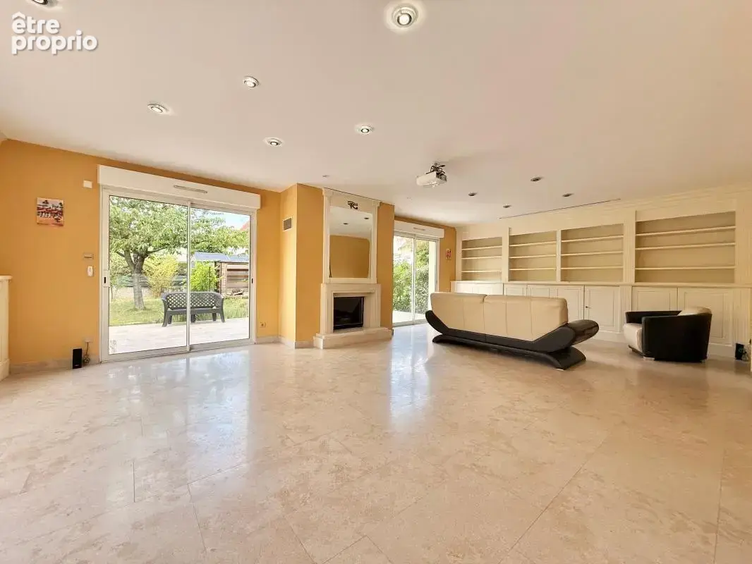 Maison familiale de 195 m² avec T2 indépendant – Calme et potentiel locatif - photo 7