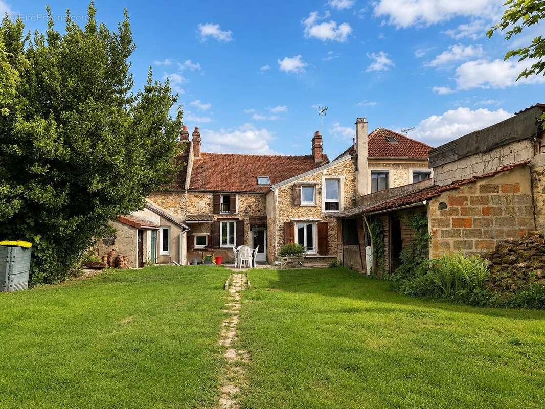 Maison à OZOUER-LE-VOULGIS