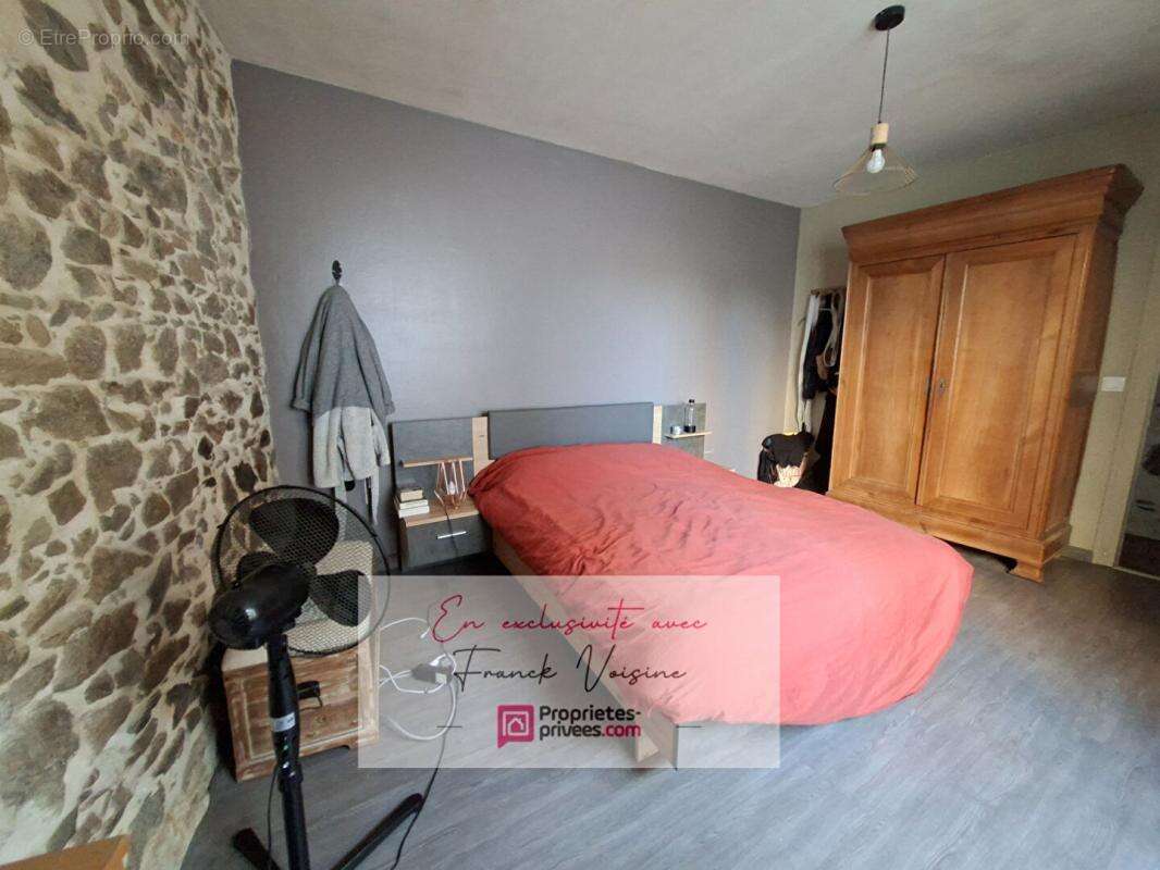 A VENDRE en Exclusivité à Saint Paul en Pareds, Maison de 90 m2 avec 3 chambres sur une parcelle de  284 m2, plus jardins et dép - photo 6