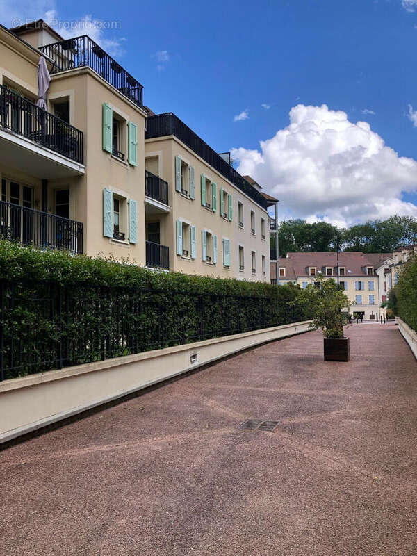 Appartement à BUC