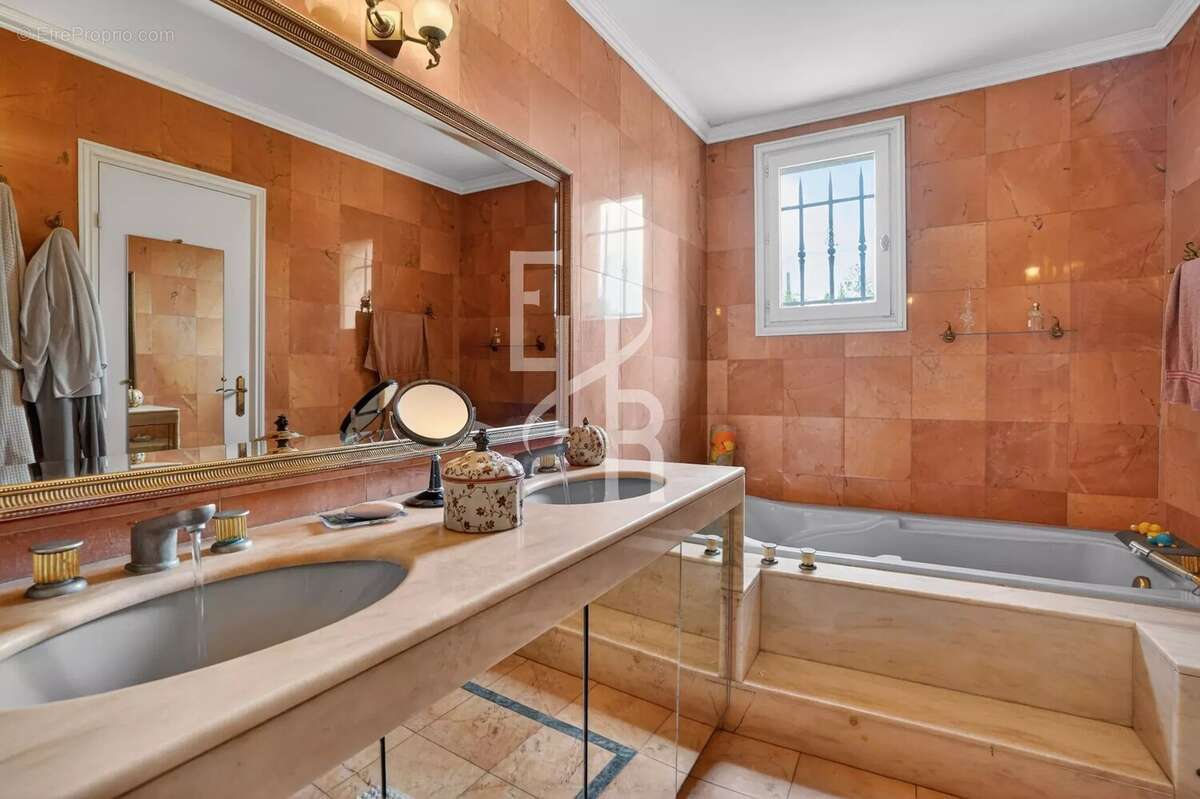 Maison à MOUGINS