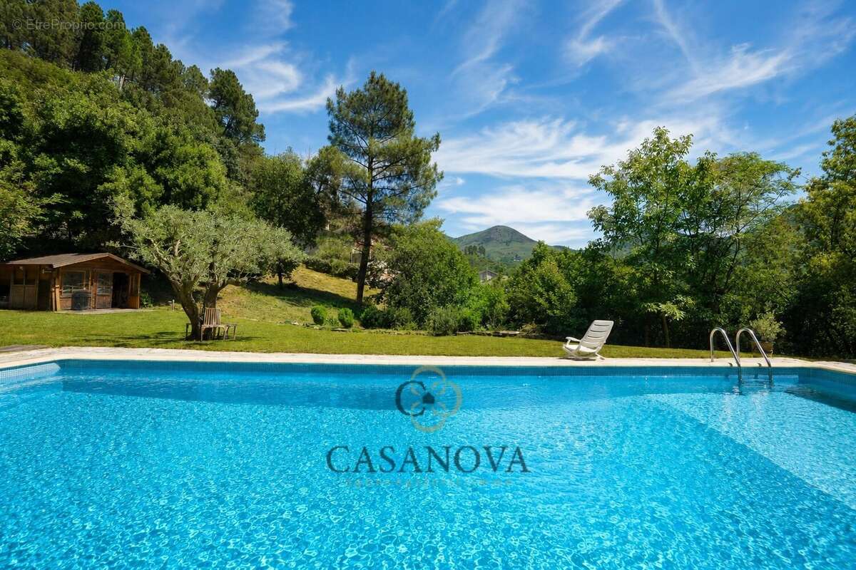 Propriété avec piscine intérieure et extérieure avec terrain de 5 300 m² à Sumène - photo 24