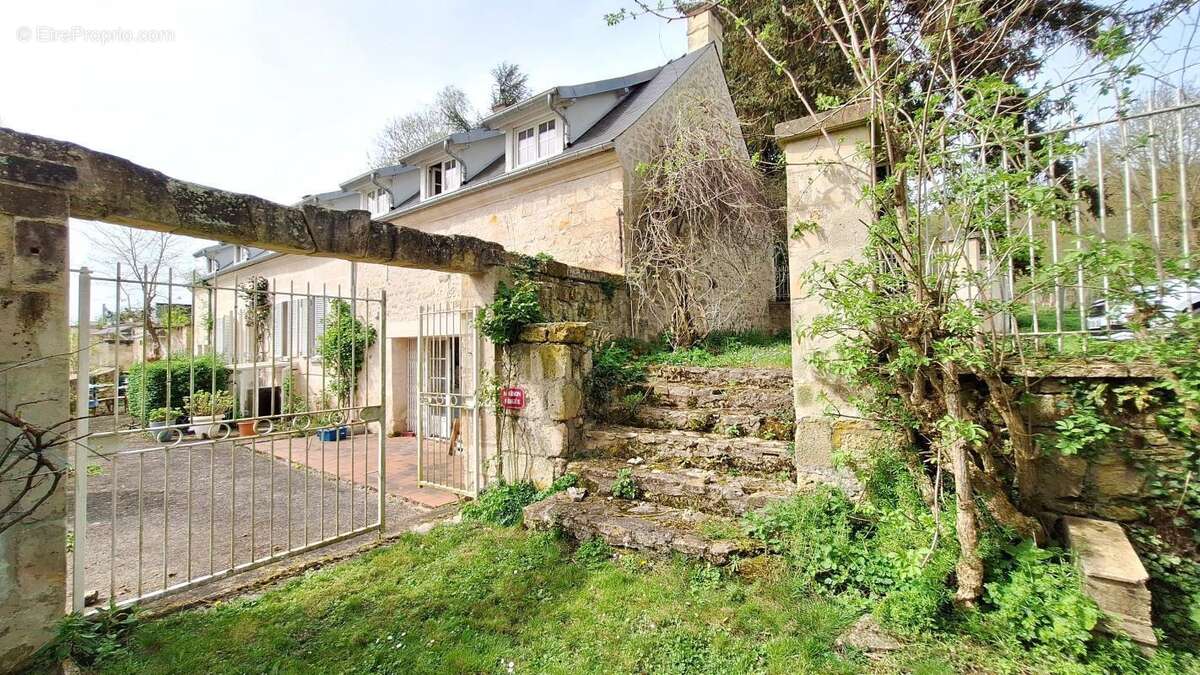 HAUTEFONTAINE – Authentique longère avec du cachet ! - photo 2