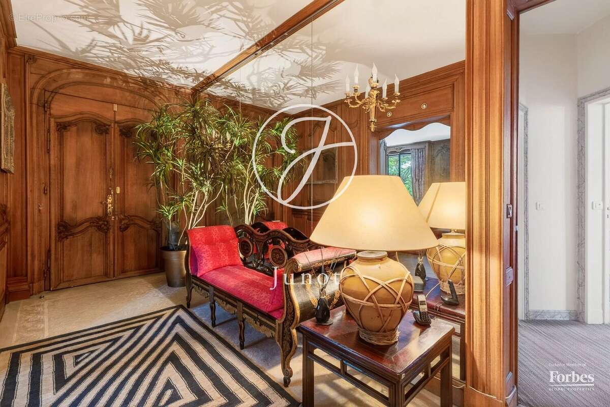 Appartement à PARIS-16E
