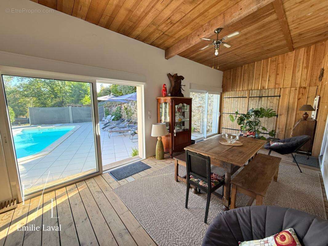 Maison en pierre 4 chambres avec dépendances et piscine à SAINT VINCENT DE PERTIGNAS (33) - photo 17