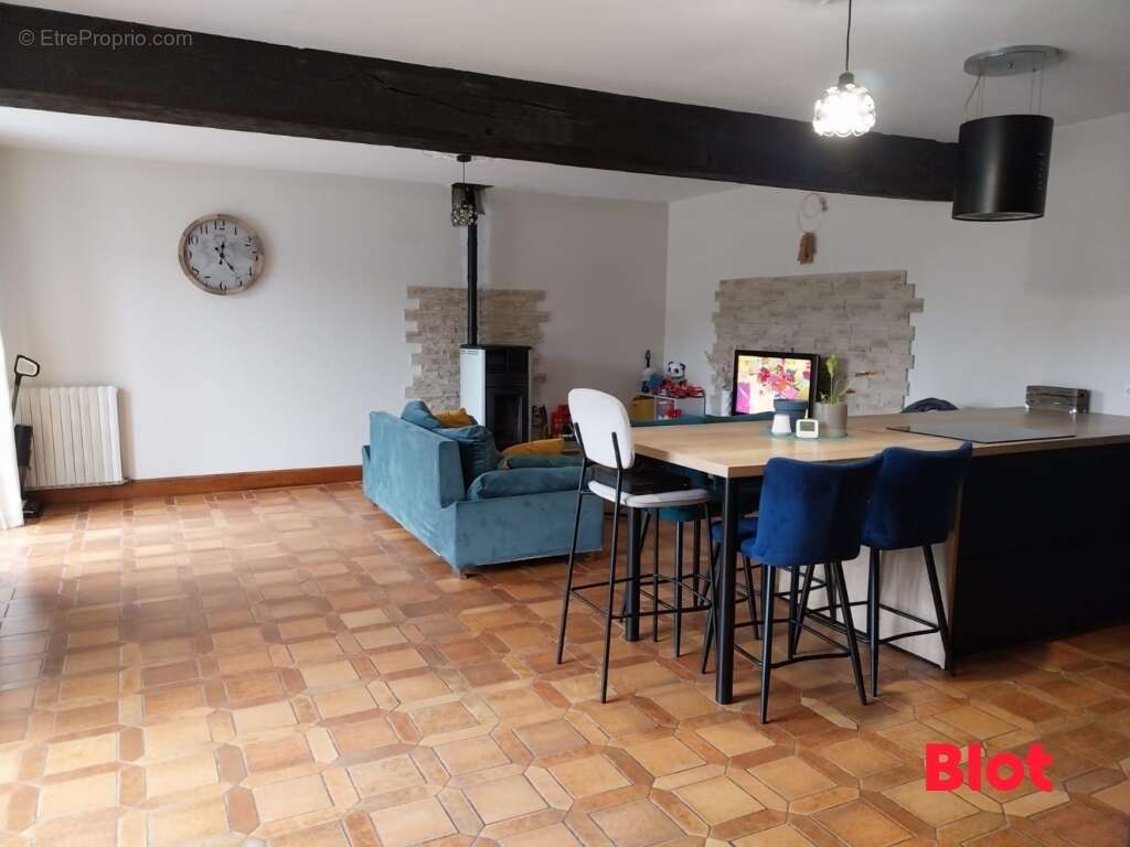 Maison à CHATILLON-EN-VENDELAIS
