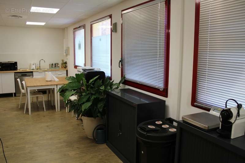 Commerce à MEYREUIL