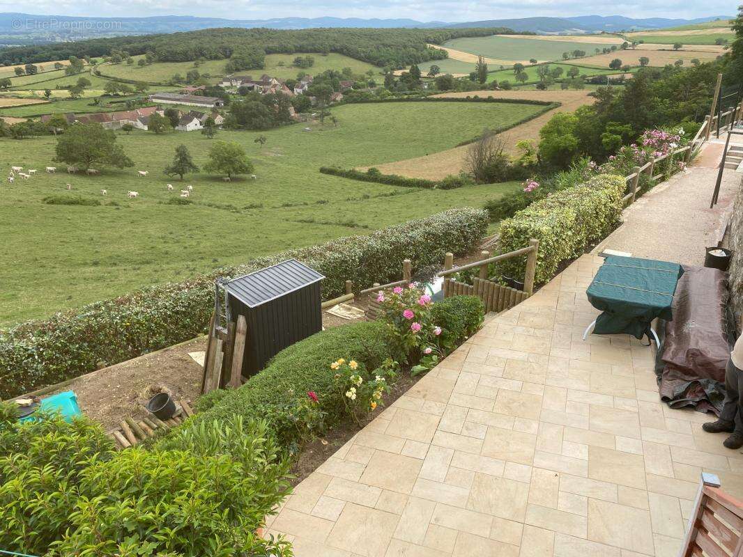 Maison à SAINT-YTHAIRE