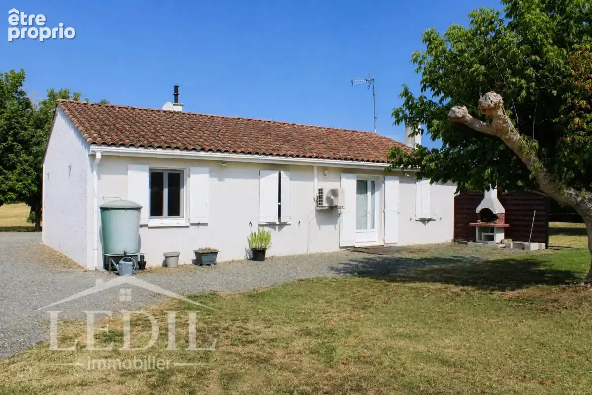 Maison de plain-pied avec 3 500 m² de terrain, dépendances et cadre de vie privilégié - photo 4