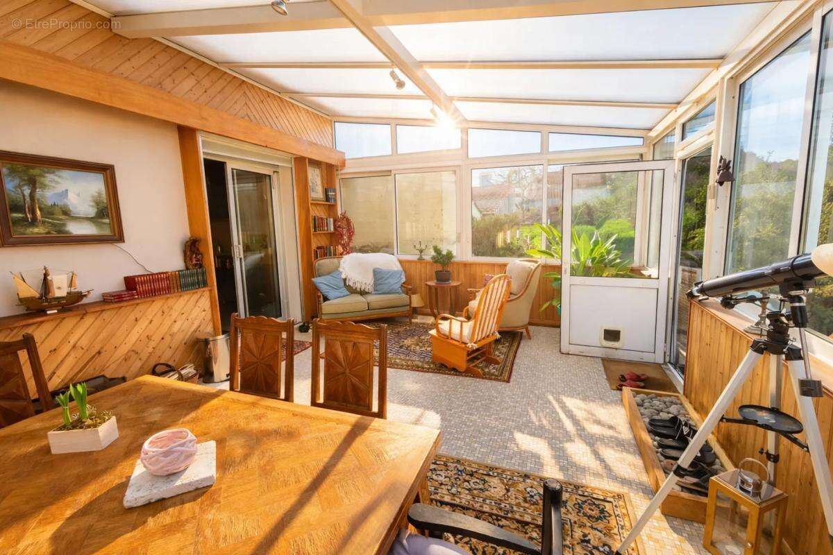 Maison à SAINT-MACAIRE-EN-MAUGES