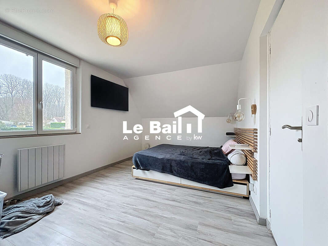 Maison 162 m² à Neuville-Bosc  - photo 4