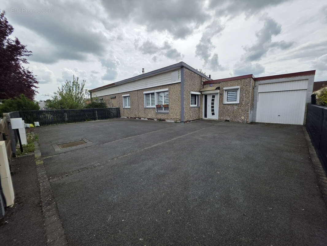 Maison à COURRIERES