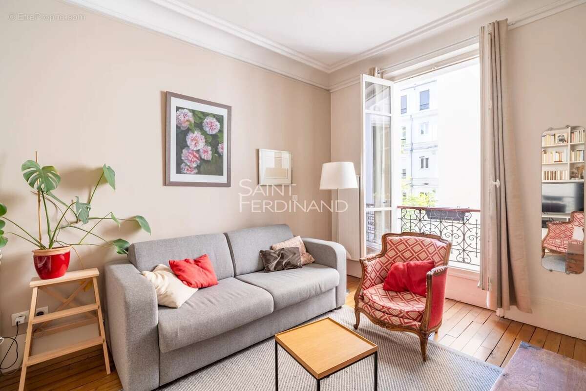 Appartement à PARIS-17E