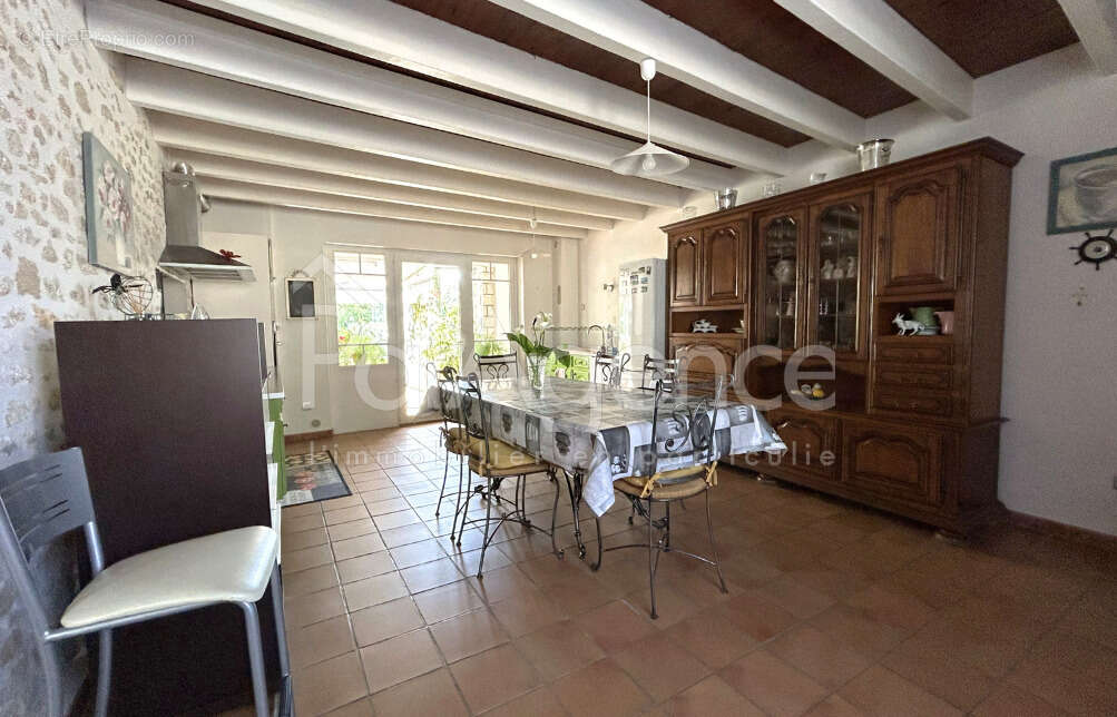 Maison à SAINT-JUST-LUZAC