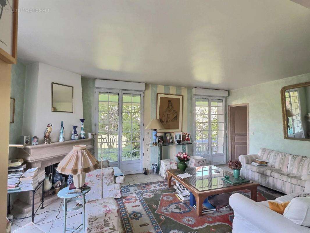 Maison à SAINT-MAUR-DES-FOSSES