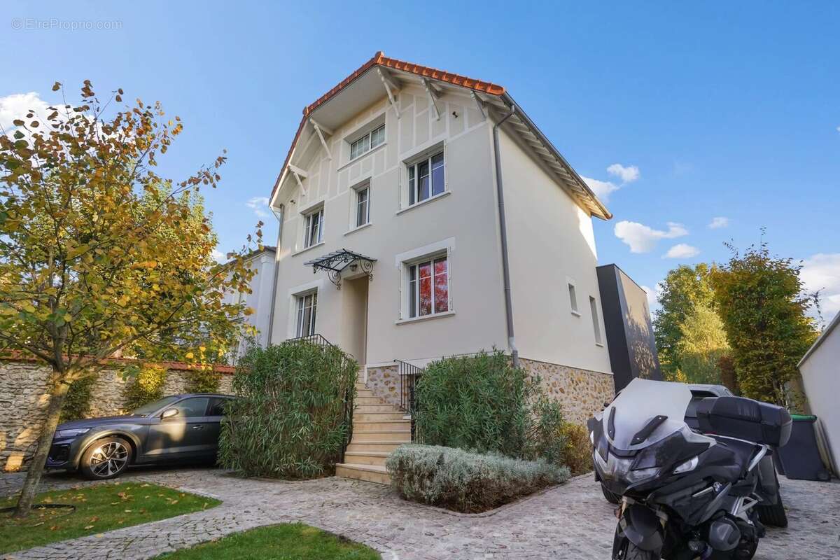 Maison à SAINT-MAUR-DES-FOSSES