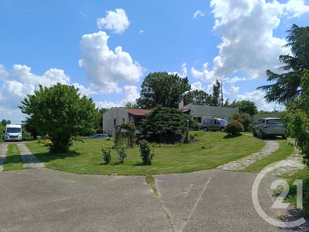 Maison à LES PEINTURES