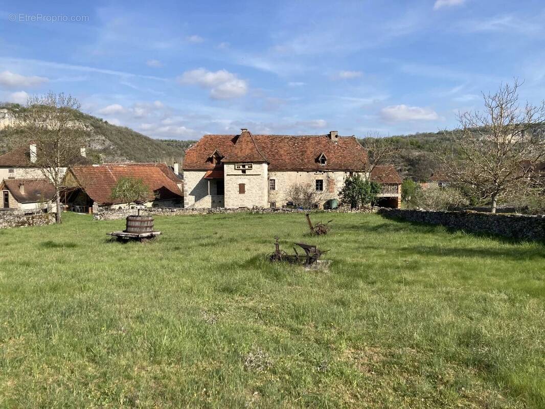 Maison à MARCILHAC-SUR-CELE