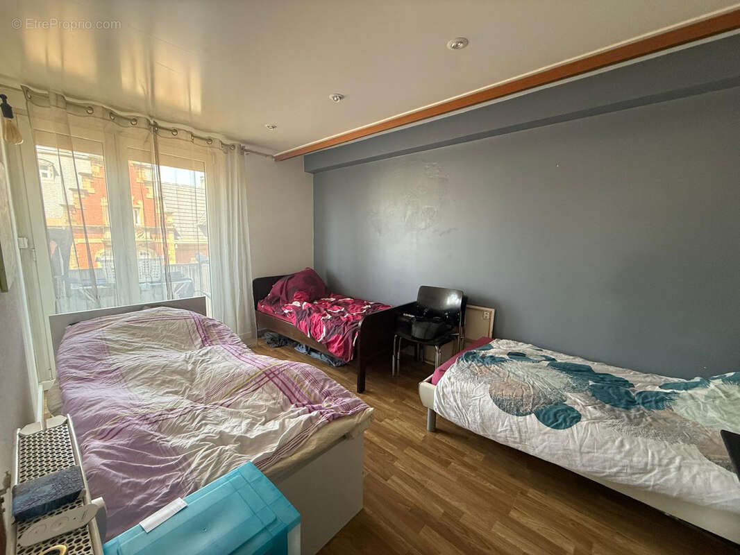Saint-Louis   Appartement 3 pièces avec beaux volumes et potentiel - photo 9