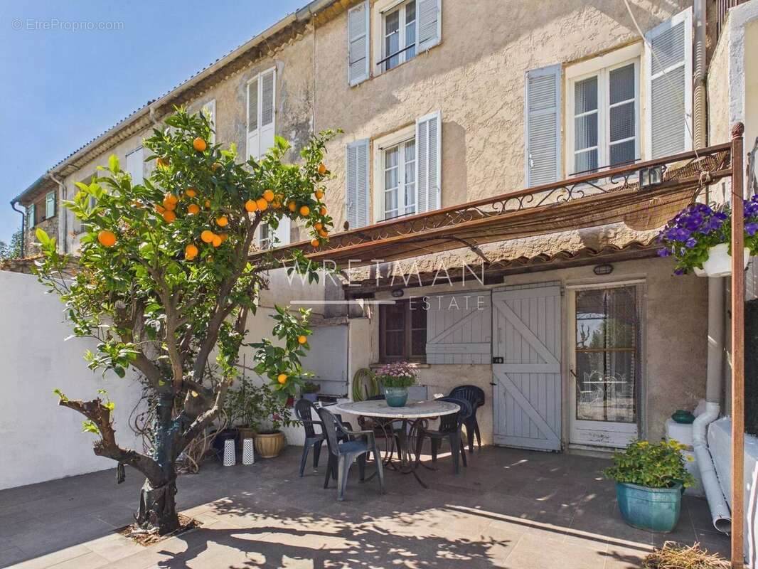 Maison à PLAN-DE-LA-TOUR