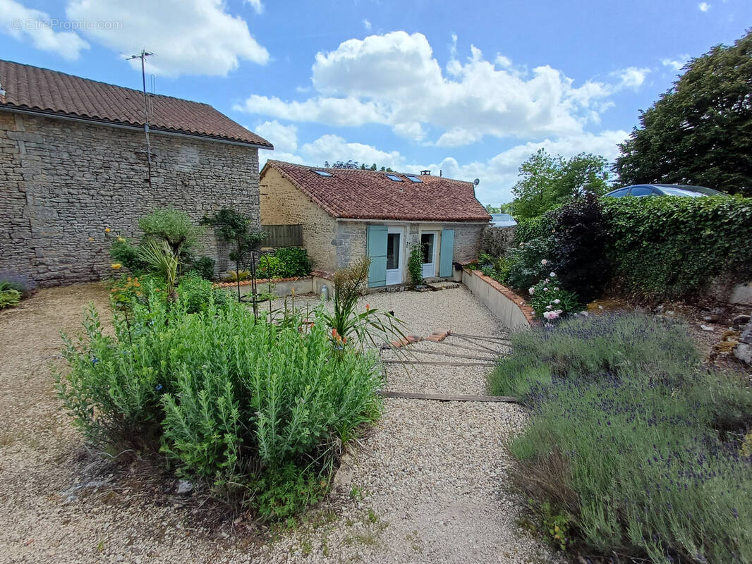 Maison à BARRO