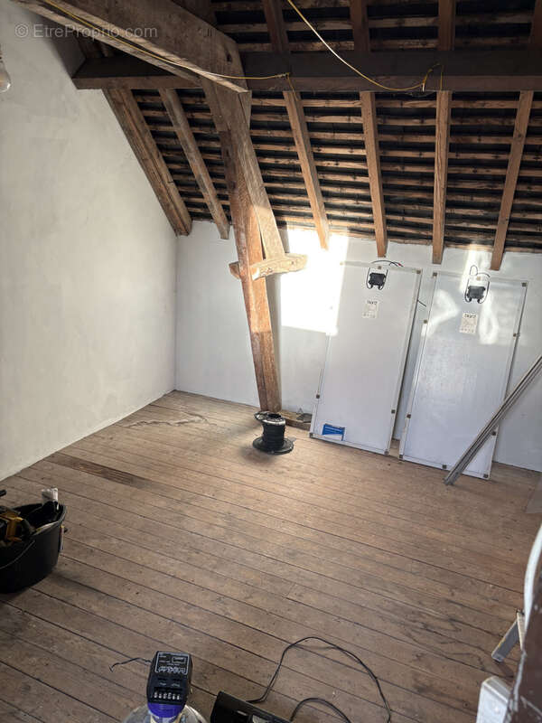 Maison à AMBRIERES-LES-VALLEES