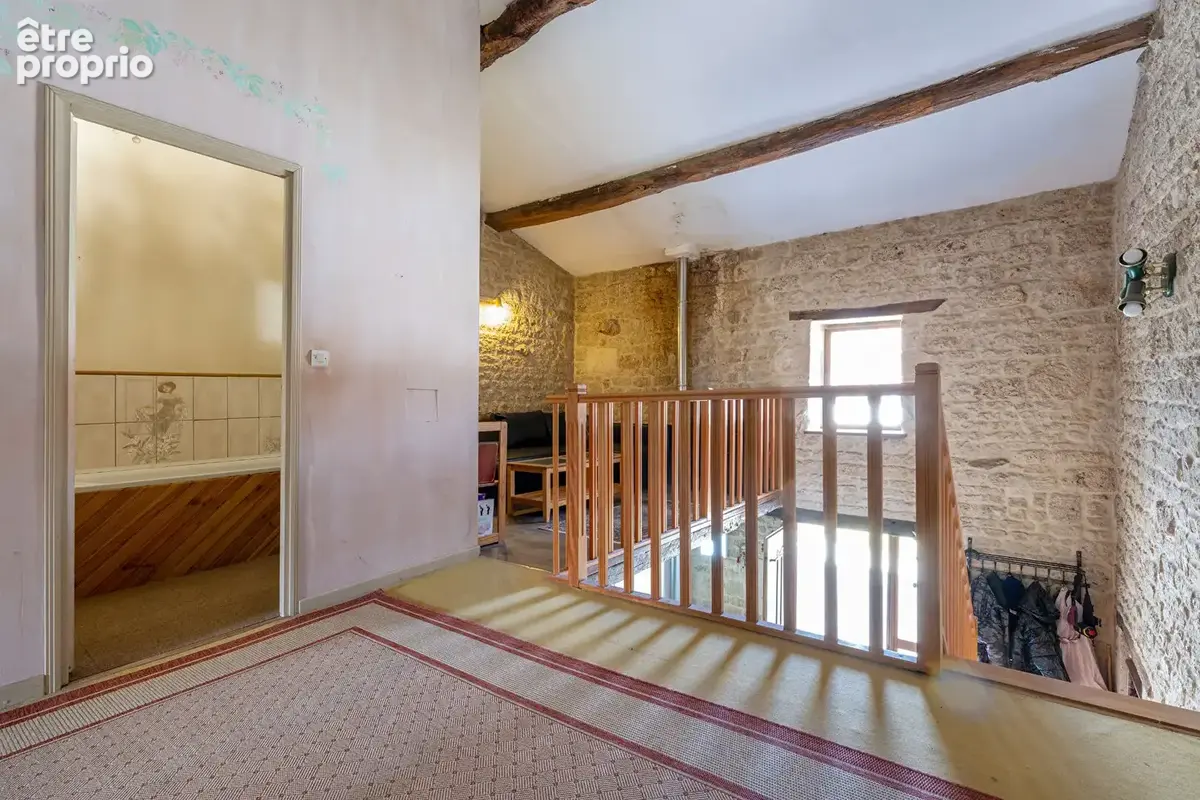 Maison principale et ensemble des biens - excellent potential pour un investisseur -  à 10 minutes d'Aulnay de Saintonge - photo 8