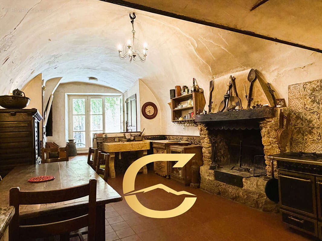 Maison à JOUQUES