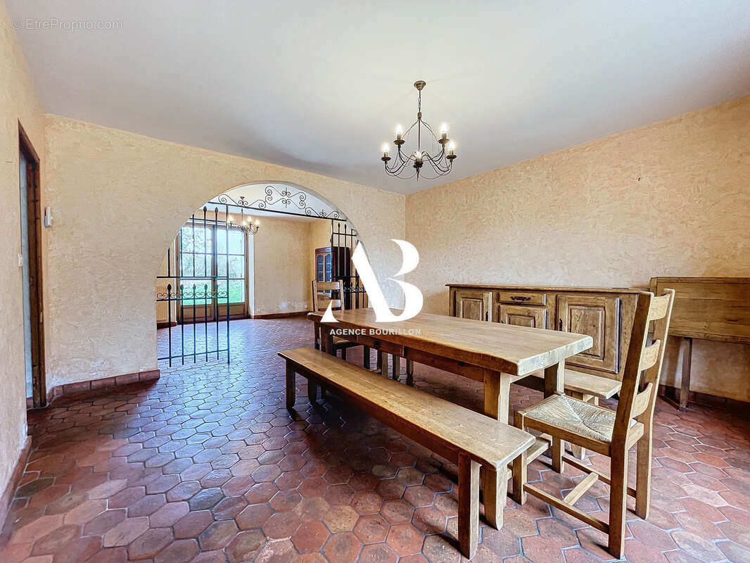 Maison à GRANDPUITS-BAILLY-CARROIS