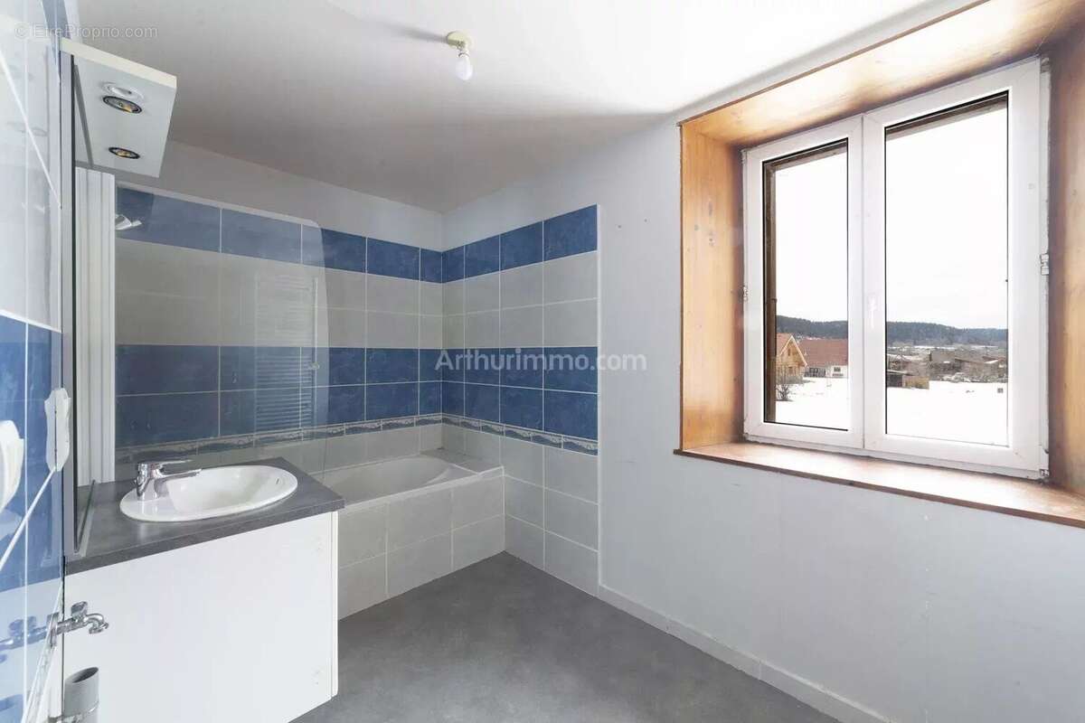 Appartement à GRAND'COMBE-CHATELEU